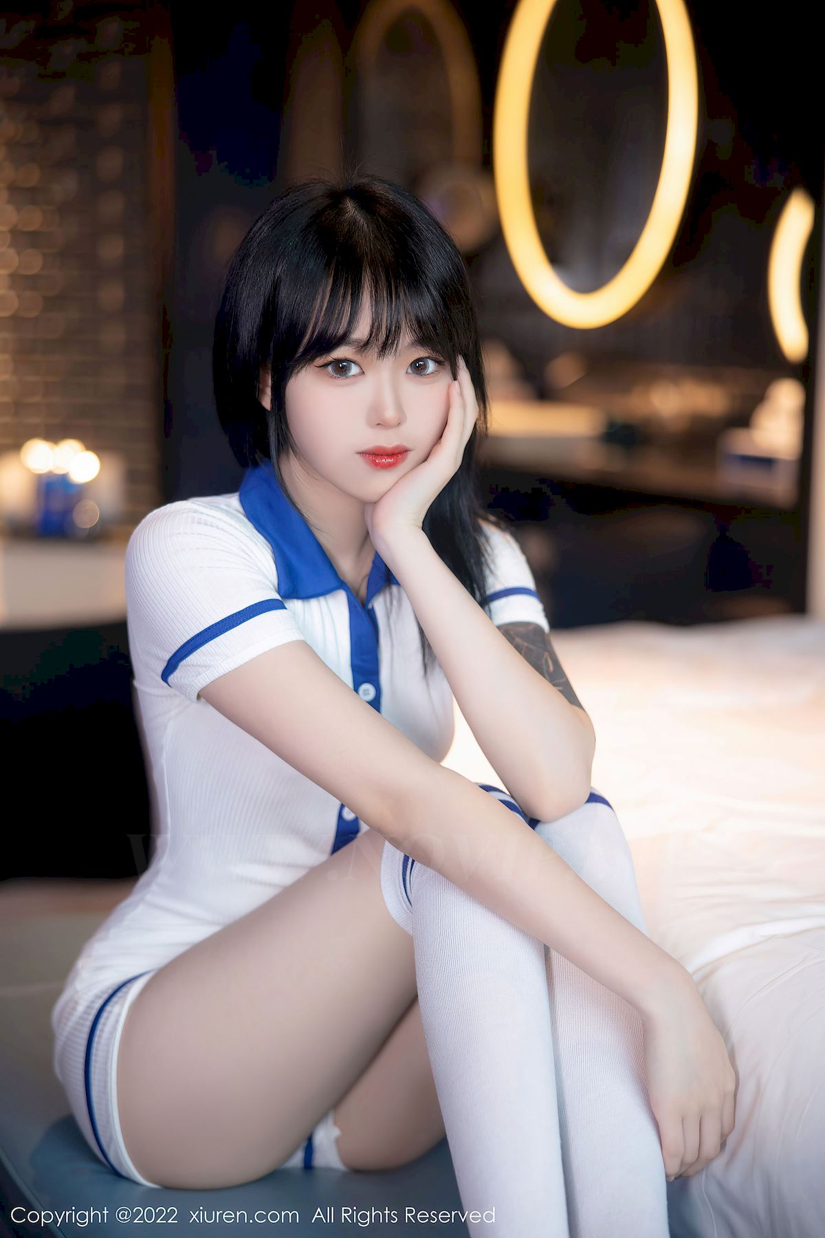 [秀人Xiuren] No.5291 模特奶瓶子 – 水手服饰+白色长袜性感写真-御萝部落