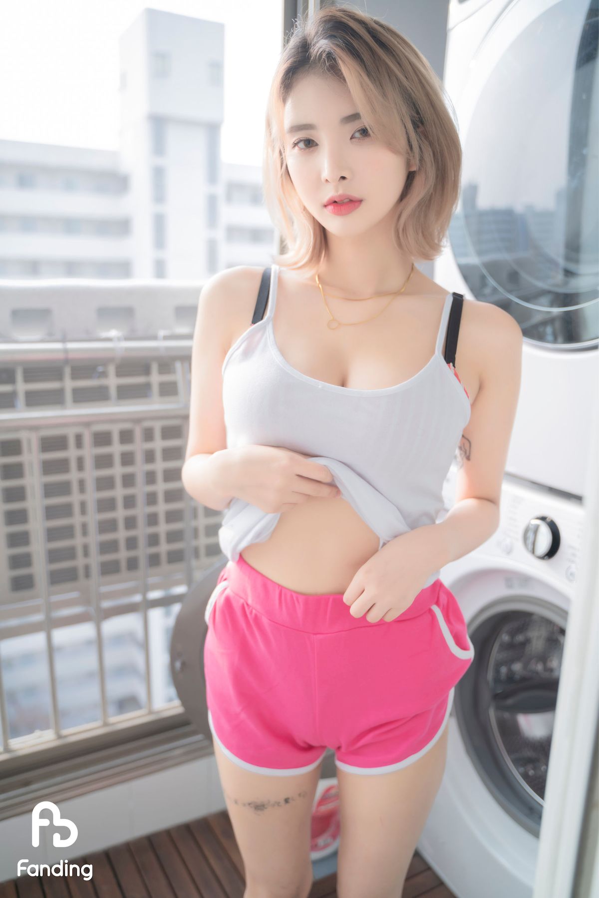 GF-Yeon清爽短发白嫩身材居家女友系列写真