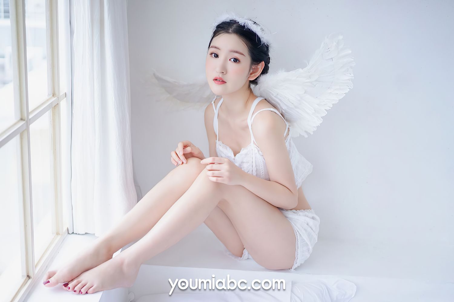 美女模特沈梦瑶修长美腿落凡天使主题性感写真