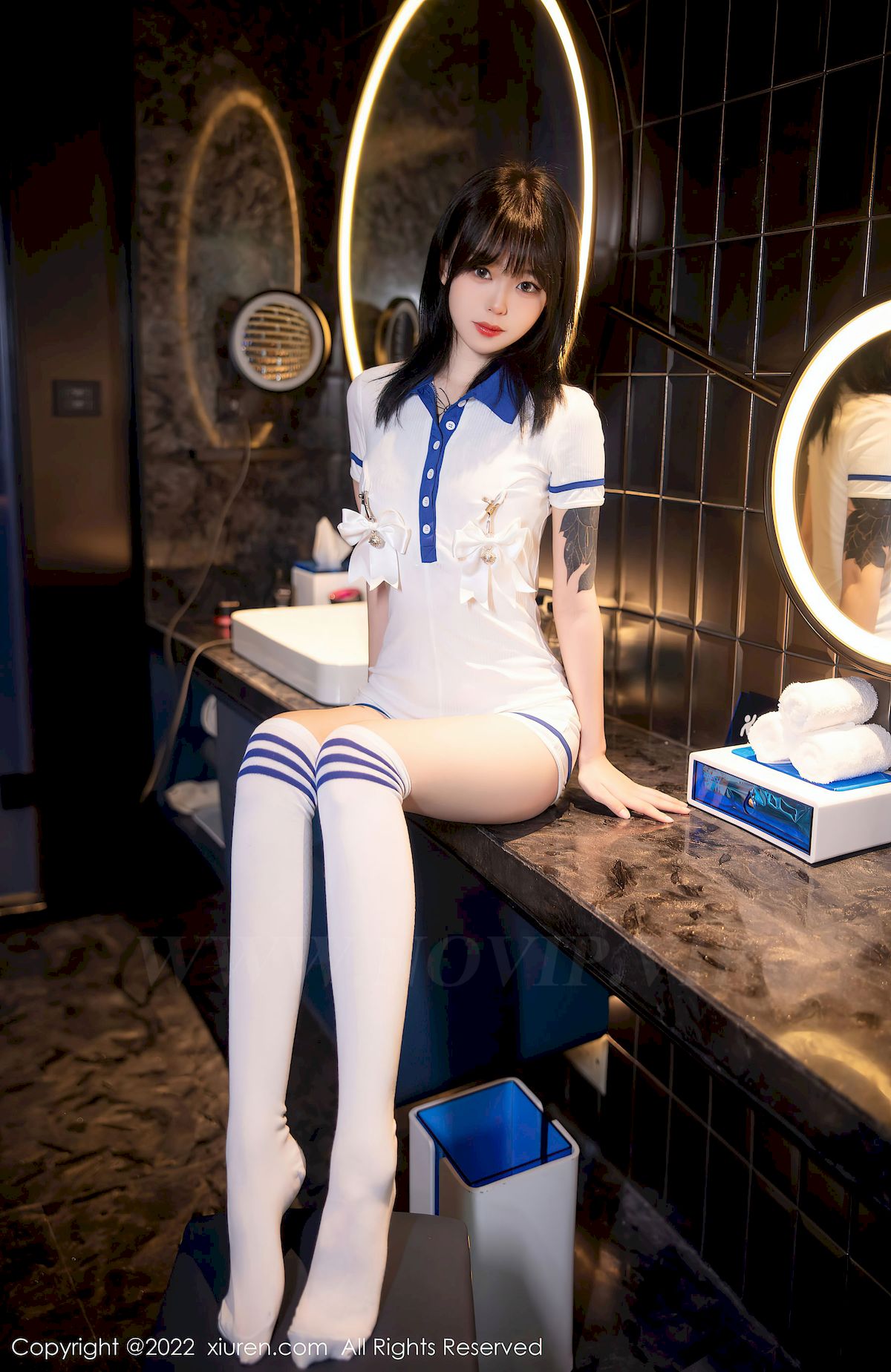 模特奶瓶子 - 水手服饰+白色长袜性感写真