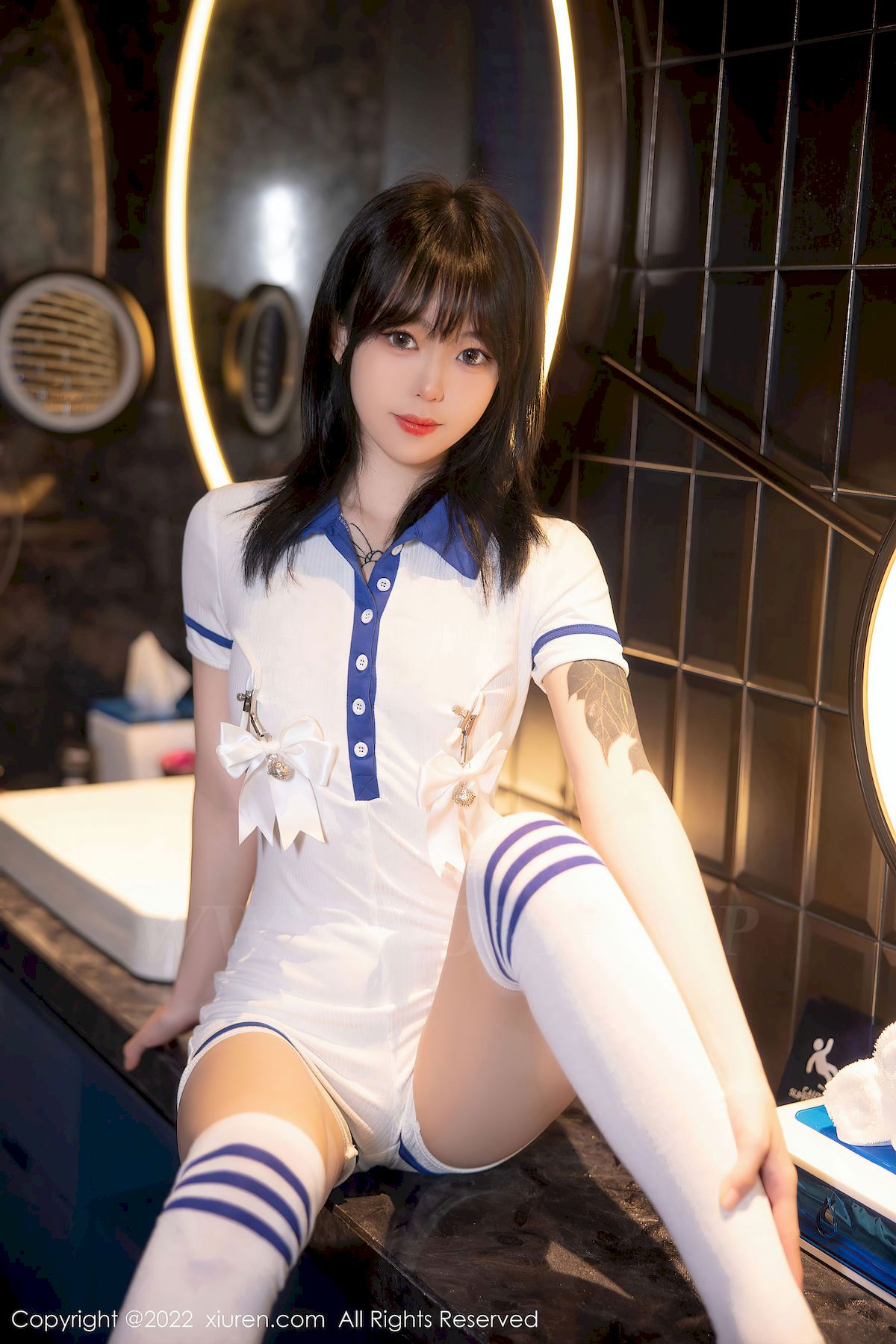 模特奶瓶子 - 水手服饰+白色长袜性感写真