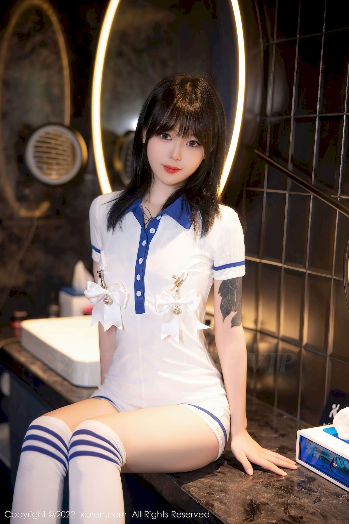 模特奶瓶子 - 水手服饰+白色长袜性感写真