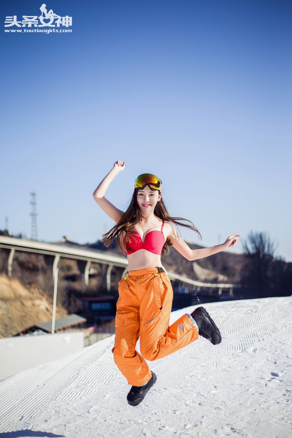 头条女神崔昭妍雪地坚挺美胸性感身材内衣诱惑写真