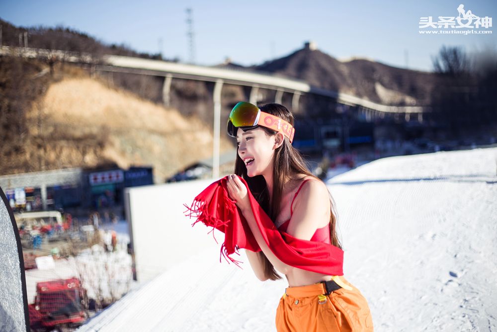 头条女神崔昭妍雪地坚挺美胸性感身材内衣诱惑写真