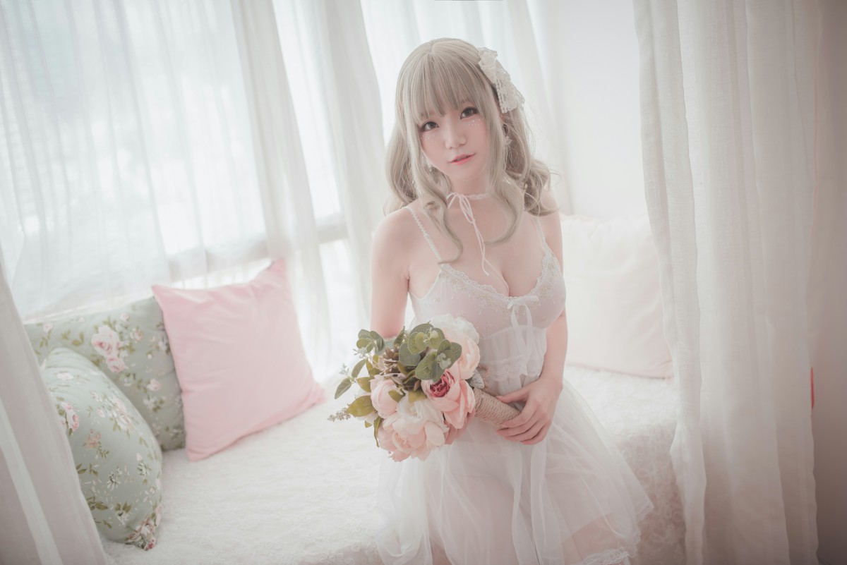 图片[4]-性感人气COSER Yoko宅夏Cos – 白色丝质连衣裙 – COSPLAY-御萝部落