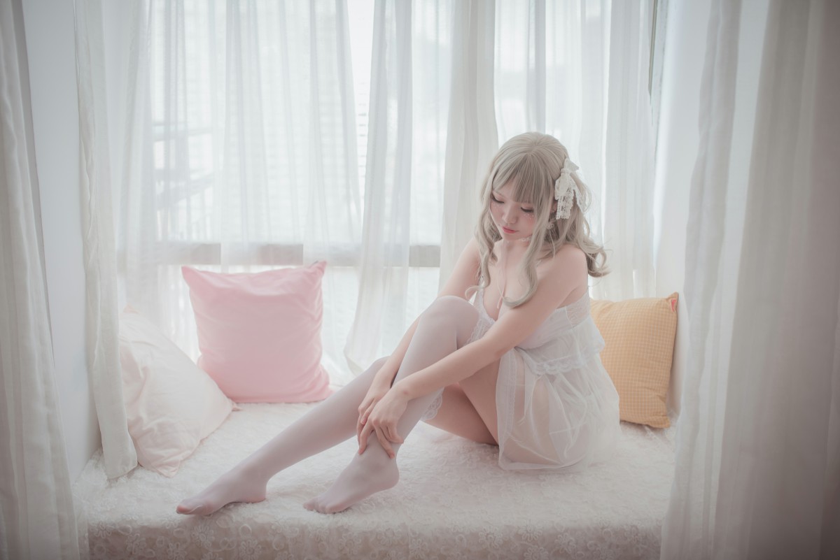 图片[5]-性感人气COSER Yoko宅夏Cos – 白色丝质连衣裙 – COSPLAY-御萝部落