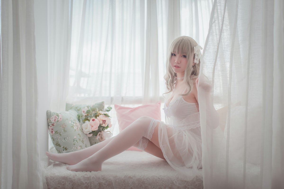 图片[7]-性感人气COSER Yoko宅夏Cos – 白色丝质连衣裙 – COSPLAY-御萝部落