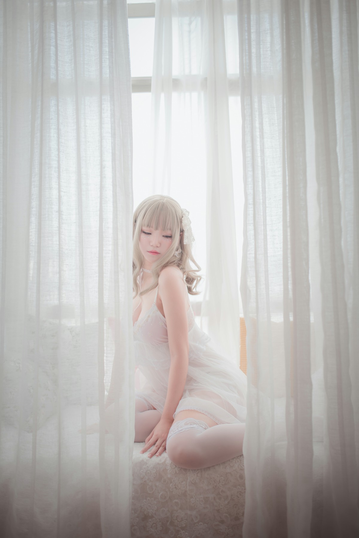 图片[10]-性感人气COSER Yoko宅夏Cos – 白色丝质连衣裙 – COSPLAY-御萝部落