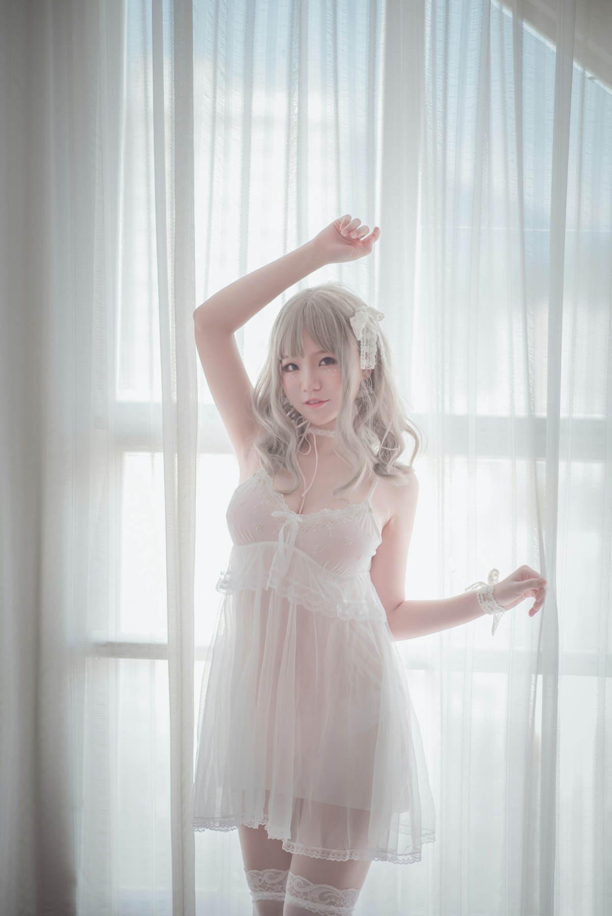 图片[26]-性感人气COSER Yoko宅夏Cos – 白色丝质连衣裙 – COSPLAY-御萝部落