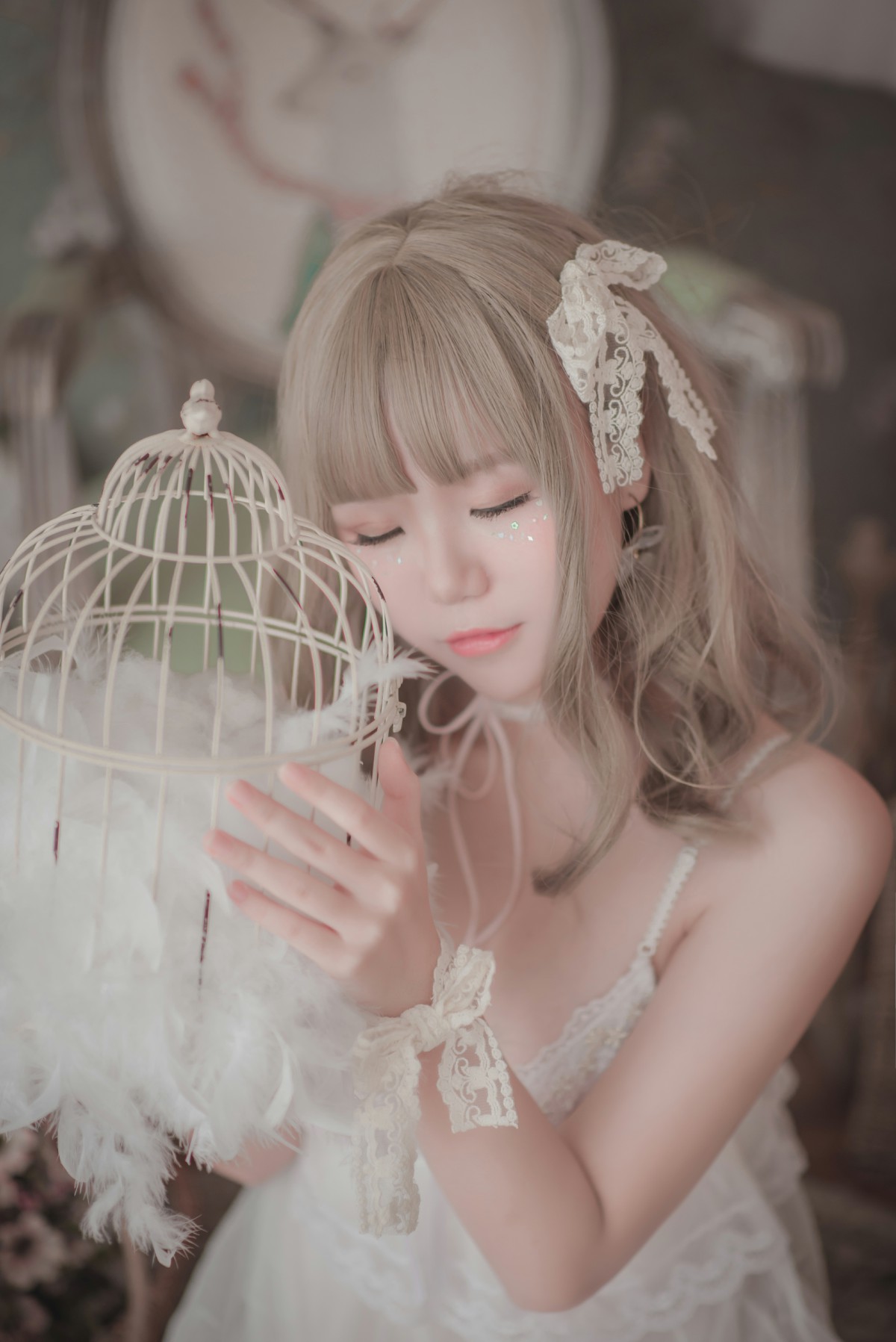 图片[25]-性感人气COSER Yoko宅夏Cos – 白色丝质连衣裙 – COSPLAY-御萝部落